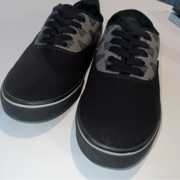 Lucasfilms, ltd Star Wars Darth Vader Canvas Shoes Men's Size 12 Never Worn - Picture 3 of 13